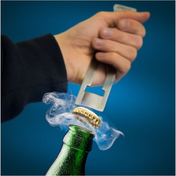 Plop een kroonkurk als een champagnekurk