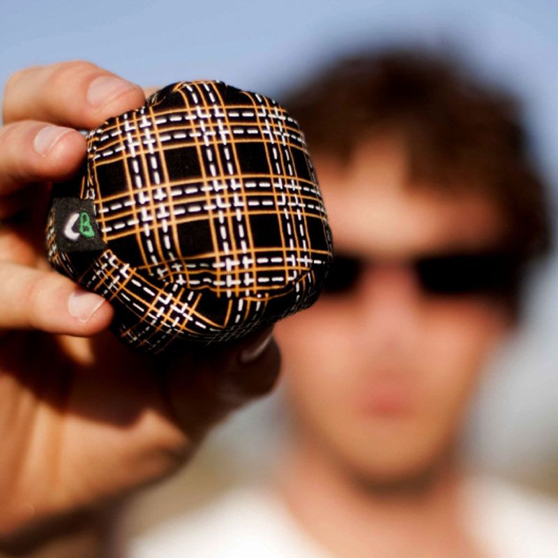Speel jeu de boules op straat