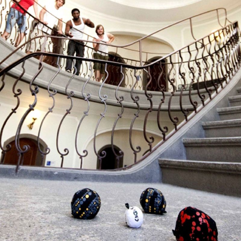 Speel jeu de boules op straat
